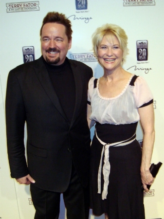 terry-fator-red-carpet-gala-premiere 020
